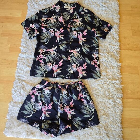 Aritzia Babaton Silk Button Down Blouse and Shorts Set XS 2  Coastal - Picture 2 of 12